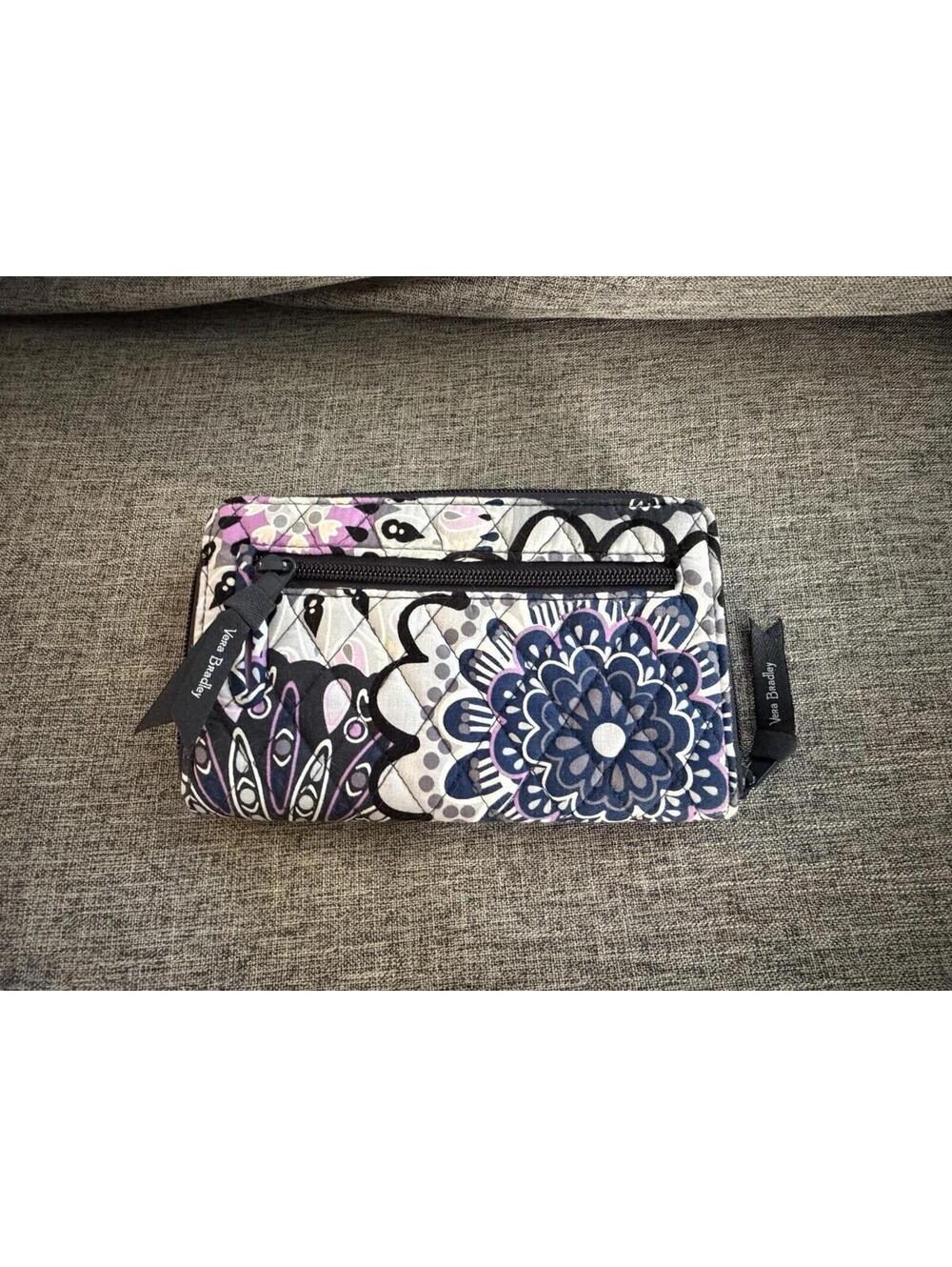 Vera Bradley Turnlock In Mimosa Medallion Quilted RFID Zip Around Organizer - Picture 2 of 5
